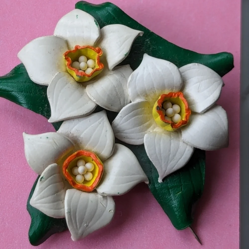 Artisan daffodils brooch